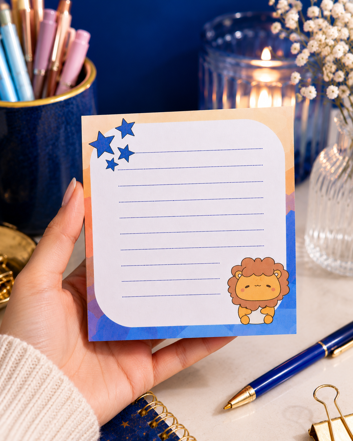 Bloc-notes Lion Kawaii et petites étoiles – 3x3 po | 50 feuilles
